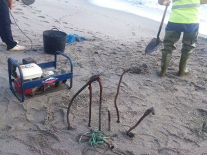 Retirada hierros playa