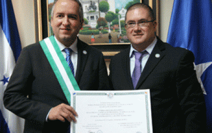 Araujo nombra a Designado Álvarez Consejero Honorifico de la Oficina Comercial Internacional de Andalucía