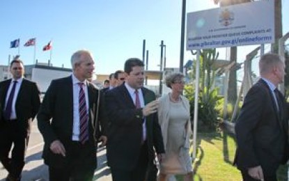 El Ministro británico para Europa da la bienvenida a la misión de control de la Comisión Europea, que vuelve a visitar la frontera entre Gibraltar y España
