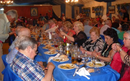 La Hermandad del Rocío de La Línea lleno con su cena oficial una noche más la caseta