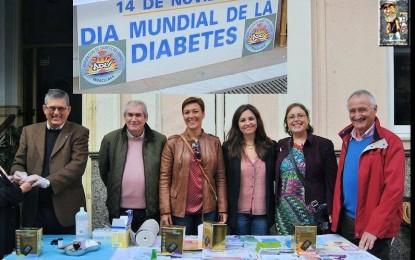 La alcaldesa y la edil de Asuntos Sociales, con la Asociación de diabéticos