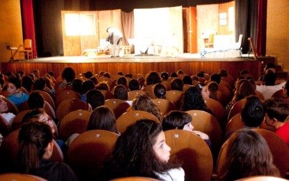 La Línea 100×100 lamenta que «no haya luz en el Teatro La Velada»