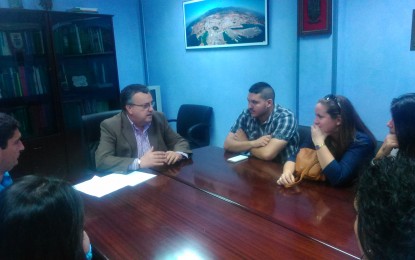 El Subdelegado atiende a trabajadores del Plan de Empleo Joven en La Línea de la Concepción