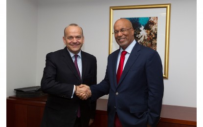 El Ministro de Servicios Financieros de Gibraltar se reúne con el Viceprimer Ministro bermudeño