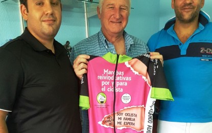 El concejal de Deportes aplaude la iniciativa de la plataforma ciclista “una bici, una vida”