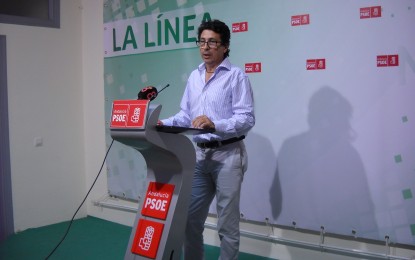 El portavoz socialista, Miguel Tornay, traslada  a la mesa de trabajo las propuestas para solicitar la consideración de la singularidad de La Línea ante el Gobierno de España