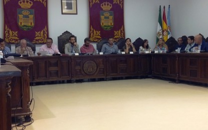 El portavoz popular de La Línea, Nacho Macias, anuncia el desbloqueo de la PIE del mes de septiembre, que permitirá el ingreso de 800.000 euros en las arcas municipales