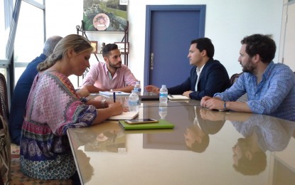 Mario Fernández y el grupo de desarrollo pesquero analizan medidas para reactivar el sector en La Línea