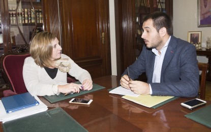Irene García recibe al director del Instituto Andaluz de la Juventud para coordinar actuaciones