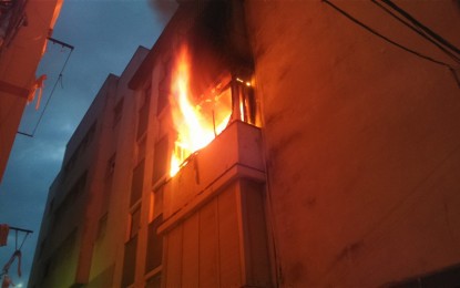 El alcalde califica de tragedia el incendio que ha calcinado un piso en la calle Padre Pandelo