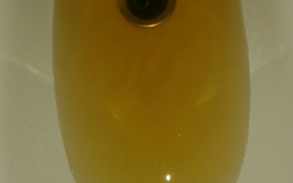 IU denuncia el color amarillo del agua que sale de los grifos de los hogares de La Línea