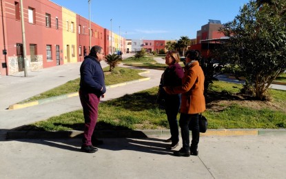 El PSOE oye las quejas de los vecinos de Puerto Marino de la Atunara mientras Peño no aparece