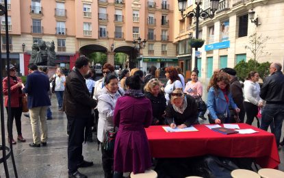 El Ayuntamiento arropa a la asociación de Fibromialgia en el día mundial de la enfermedad