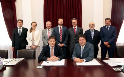 El Gobierno de Gibraltar y Shell firman un acuerdo para el suministro de gas natural licuado y la construcción de una terminal