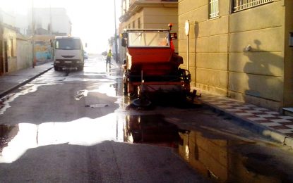 El trabajo de limpieza intensiva se traslada a la calle Galileo