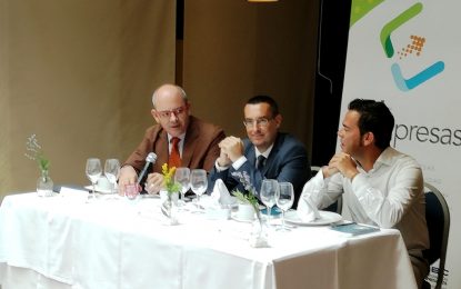 El alcalde debate con la Confederación de Empresarios de Cádiz las posibles consecuencias del Brexit