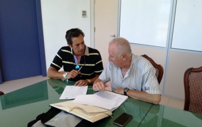 Deportes y el Real Club Náutico firman un convenio de colaboración con motivo de la Copa Láser de Vela
