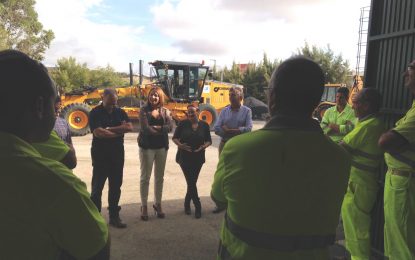 Encarnación Niño se reúne con los peones camineros de Diputación y les anuncia la recuperación de inversiones en carreteras