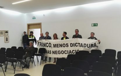 Franco obligó a los sindicalistas de UGT a irse al fondo del salón de plenos