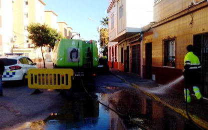 Nueva tarea de limpieza intensiva, en esta ocasión en la calle Calderón de la Barca