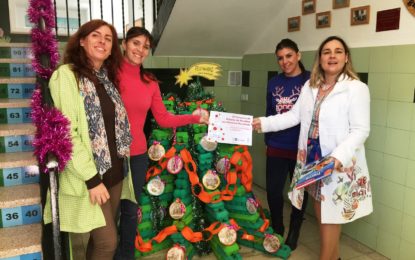 Premios para casi todos en el concurso de árboles de Navidad elaborados con material reciclado de la concejalía de Medio Ambiente