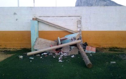 Helenio Lucas Fernández denuncia un acto vandálico cometido en el campo de fútbol Francisco Pozo