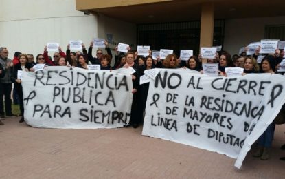 Respaldo municipal a los trabajadores de la Residencia de Mayores de Diputación en la concentración que han mantenido