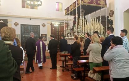 El alcalde participa en la misa del Silencio y visita sus imágenes