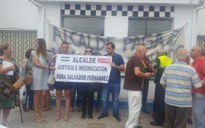 El Psoe muestra su apoyo y solidaridad a la familia del policía fallecido, Salvador Fernández, en sus reivindicaciones ante el ayuntamiento