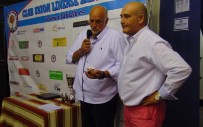 Juan Antonio Cabezas recibió el escudo de oro de Unión Linense de Baloncesto