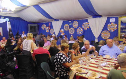 Cena benefica a favor de la Asociación de Esclerosis Multiple del Campo de Gibraltar en la caseta de ULB