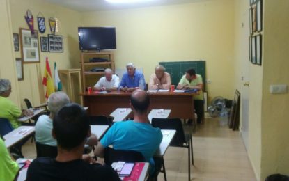 Helenio Lucas Fernández preside una reunión local de la Federación Gaditana de Fútbol
