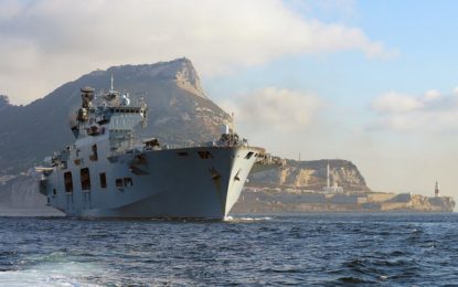 Nueva visita al Peñón del buque insignia británico HMS Ocean