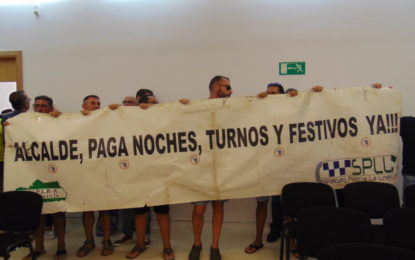 Las protestas del sindicato de la Policía Local de La Línea marcaron el pleno