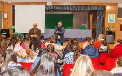 Franco habla sobre Andalucía a los escolares del IES Antonio Machado