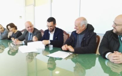 Valenzuela y representantes de la empresa Estudio Segui mantienen la primera reunión con la Junta de Andalucía sobre el nuevo PGOU