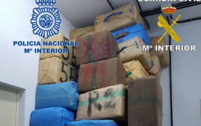 Intervenidos 3.300 kilos de hachís ocultos en dos inmuebles de La Línea de la Concepción