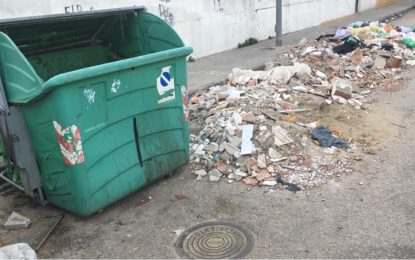 Verdemar Ecologistas en Acción quiere llamar la atención por la presencia de residuos en la Barriada de El Junquillo en La Línea