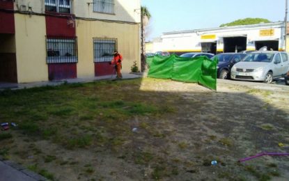 El Ayuntamiento limpia y desbroza la barriada de Mirasierra