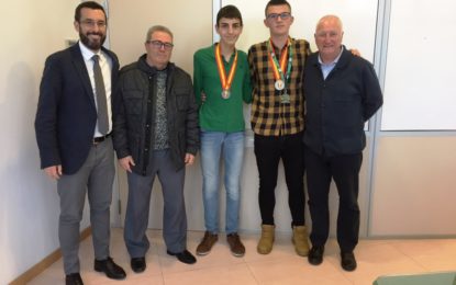 El alcalde recibe a los taekwondistas Enrique Durán y Alejandro Caravaca, medallistas en competiciones nacionales y autonómicas