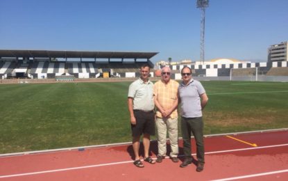 La Federación Andaluza de Atletismo inspecciona la pista del estadio municipal de cara a su homologación para los VII  Juegos Europeos de Policías y Bomberos