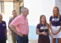 El gobernador de Gibraltar visitó el club juvenil Dolphins