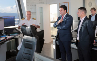 El Ministro Principal de Gibraltar inaugura las nuevas oficinas del Puerto situadas para permitir un control óptimo de las aguas de Gibraltar (con Galería de Fotos)