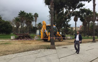 El alcalde inspecciona el comienzo de la remodelación de las zonas verdes del parque Princesa Sofía