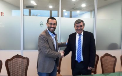 El alcalde firma con el presidente de la Mancomunidad el convenio de cesión de las instalaciones del Punto Limpio