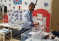 Juan Pablo Arriaga (PP) votó en el Colegio San Felipe pidiendo a la gente que «vote con cabeza»