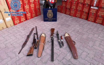 Detenidas tres personas como presuntos autores de un delito de contrabando de tabaco y tenencia ilícita de armas en La Línea