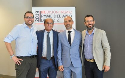 El alcalde y el concejal de Mercados y Comercio felicitan a La Línea Vertical , Premio PYME del año en la provincia