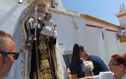 El barrio de La Atunara se vuelca en la ofrenda floral a la Virgen del Carmen (Galería de fotos y vídeo)