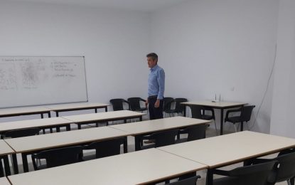 El concejal de Educación supervisa las instalaciones del Centro de Adultos Almadraba